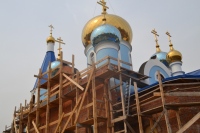 Продолжаются строительные работы по возведению крыши Введенского храма