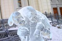 Создание ледовой композиции у Спасо-Преображенского собора: завершение. 24 декабря 2011 г.