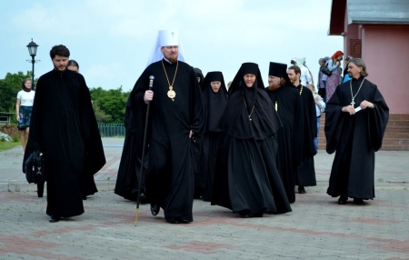 Правящий архиерей посетил женский монастырь под Хабаровском в Духов день
