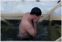 Крещенская  &laquo;Иордань&raquo;  у храма прп. Серафима Саровского  г. Хабаровск ( 19 января 2010 года )