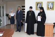 Подписание договора о сотрудничестве между Хабаровской духовной семинарией и ДФ Российской Правовой Академией. 13 сентября 2011г.