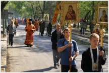 Начало юбилейного крестного хода в г. Хабаровске (17 мая 2008 года)